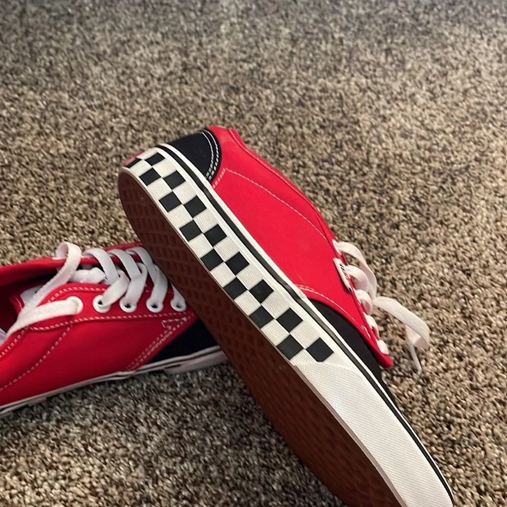 Vans - Picture 2 of 3